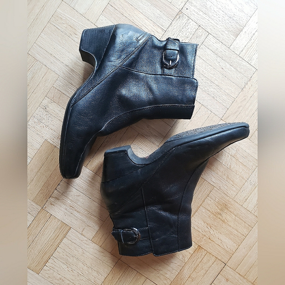 Clarks 12W Women's Booties